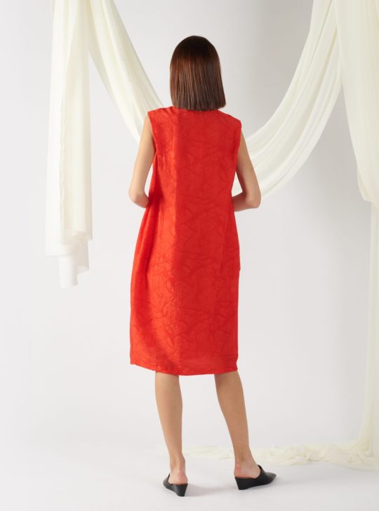 textured dress with front pleats in red