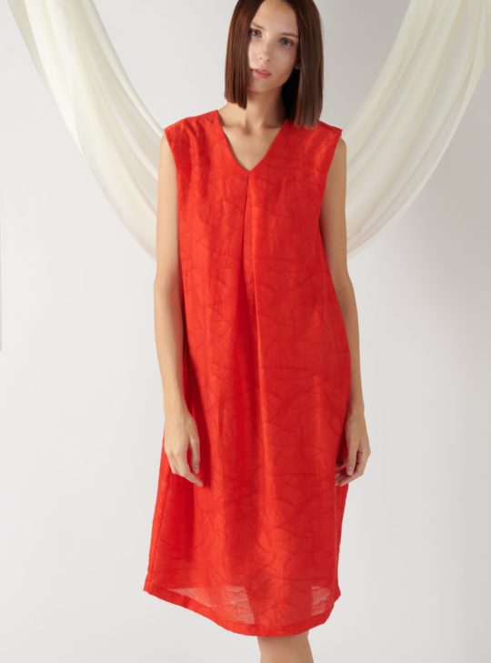 textured dress with front pleats in red