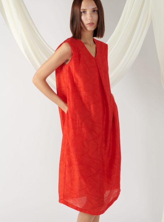 textured dress with front pleats in red