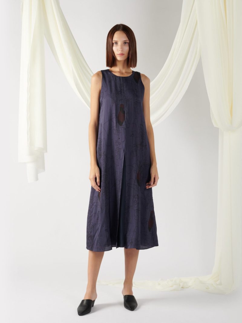 PRINTED DRESS WITH SLITS IN MIDNIGHT BLUE