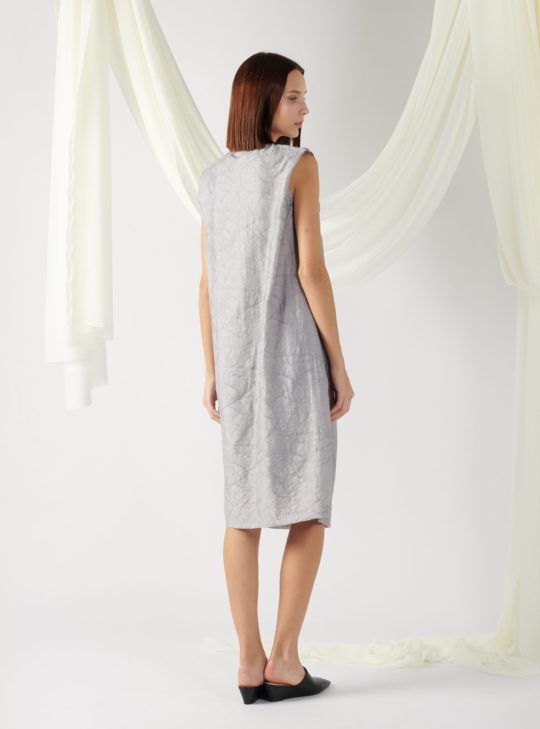 textured dress with front pleats in grey