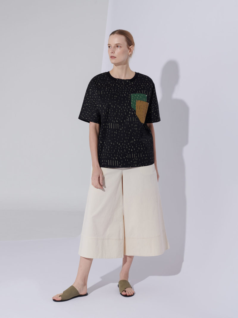 PRINTED BOXY TOP IN BLACK