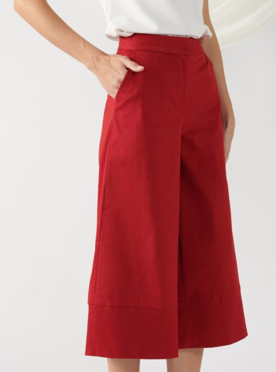 wide-leg trousers in red
