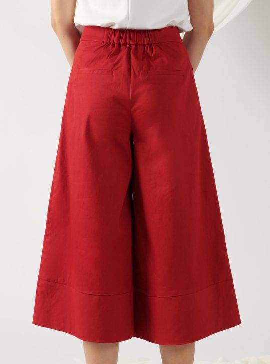 wide-leg trousers in red