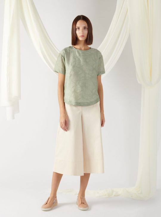textured top with curved hem in red (copy)