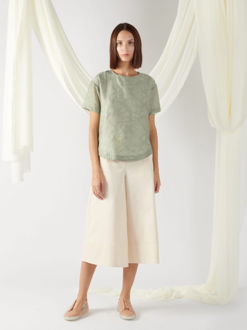 textured top with curved hem in red (copy)